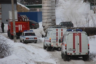 Пожарные не могут проехать к месту возгорания из-за снежных завалов