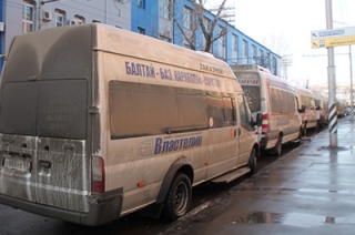 Перевозчики выполнили обещание убрать автобусы с Привокзальной площади