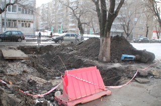 Саратовцы жалуются на отсутствие отопления и яму в сквере
