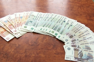 Двое саратовцев украли 165 тысяч у старушки из Пензы