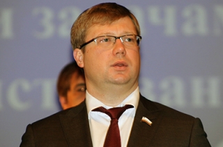 Денис Фадеев: "Убыстрить ремонт Дома правосудия не получается"