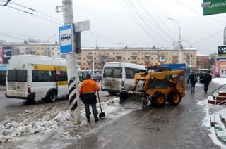 В Кировском районе очистили 25 тысяч квадратных метров тротуаров
