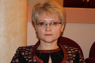Лариса Ревуцкая: "Письменного распоряжения украсить школы логотипом не было"