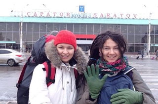 По пути в Сибирь две путешественницы пересекли мост "Саратов-Энгельс"