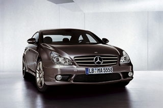 С автостоянки угнали арестованный приставами "Mercedes"