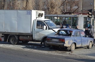 На Политехнической столкнулись "Газель" и "ВАЗ"