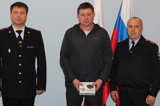 Защитивший ребенка от насильника житель Балашова награжден полицией