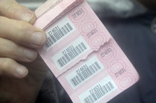 Женщине не продали проездной билет без СНИЛС. Комментарий министерства