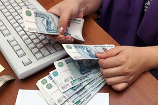 Сотрудница банка похищала деньги с кредитных карт клиентов