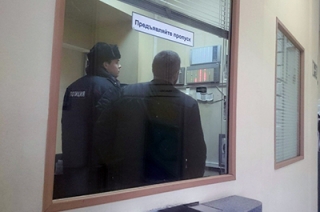 Полиция опрашивает сотрудников ограбленного офиса "Уралсиба"