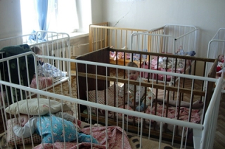 В прошлом году саратовские матери отказались от 81 ребенка