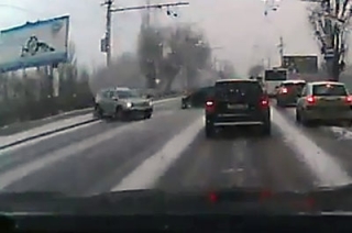ДТП у моста Саратов-Энгельс стало причиной многокилометровой пробки