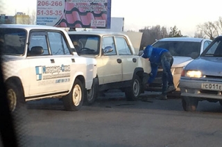 На мосту Саратов-Энгельс столкнулись три автомобиля