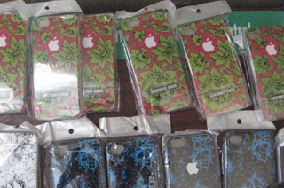 Саратовские таможенники изъяли партию контрафактных чехлов для iPhone 4