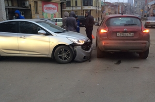 Двойное ДТП в центре Саратова превратилось в тройное