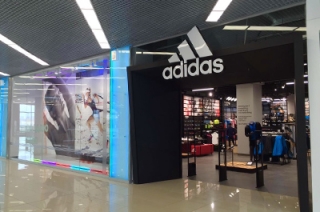 В "Тау Галерее" открылся концептуальный магазин Adidas нового формата