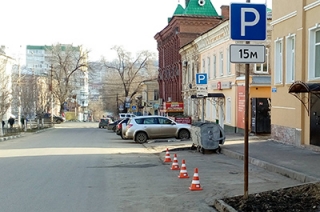 Саратовские водители требуют вернуть им парковочный карман в центре города
