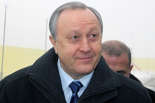 Валерий Радаев в день четырехлетия своего губернаторства находится в Москве
