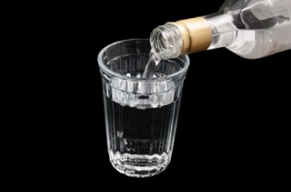 В "Продуктах из Казахстана" торговали сомнительной водкой