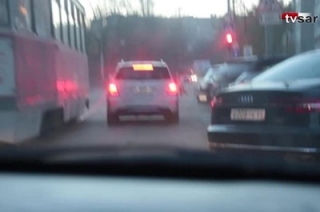 Водитель "Mercedes" с номерами 666 мог спровоцировать крупное ДТП в Саратове