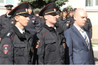 Саратовских полицейских наградили за поимку вооруженного грабителя аптек