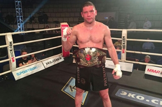 Александр Стецуренко нокаутировал голландца в бою за звание чемпиона мира