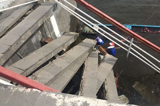 На набережной Саратова обрушилась лестница у второго причала