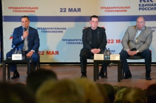 Татищевцы спросили участников праймериз о ремонте дорог и молодежи на селе