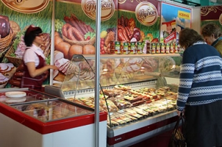 К открытию дачного сезона мясокомбинат "Дубки" дарит подарки покупателям