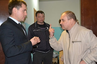 Жители района поблагодарили Евгения Чернова за борьбу с ларьками