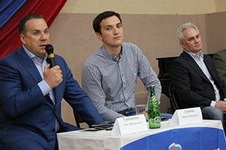 Участники праймериз "ЕР" встретились с жителями Базарного Карабулака