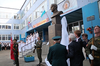 День Победы. В Кировском районе открыли бюст Георгию Жукову