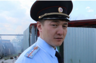 Саратовский участковый спас из горящего дома 21-летнюю студентку