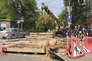 Устранение провала на Рахова вызвало автомобильные пробки