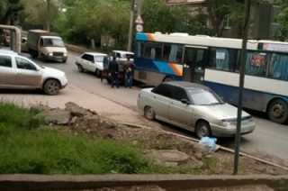 За два часа в Саратове под колеса машин попали трое детей