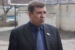 Министр дорожного хозяйства продал машину и оставил только катер