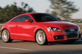 Девушка на "Audi TT" пострадала из-за своей невнимательности