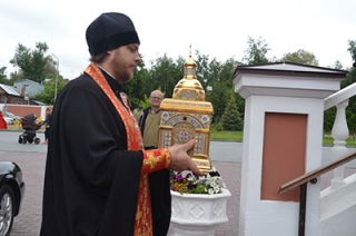 В Покровский храм прибыл ковчег с мощами великомученика Пантелеймона