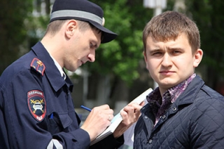 Общественники вместе с ГИБДД искали нарушителей правил парковки