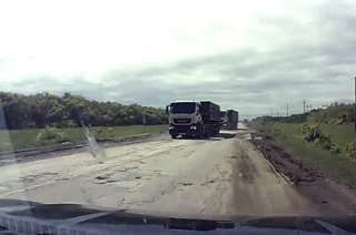Автомобилисты жалуются на "убитую" трассу в сторону Самары