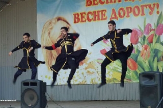 В Национальной деревне станцевали лезгинку
