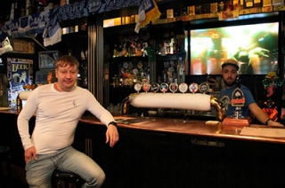 Директор "Harat`s Pub" ждет реакции полиции на стрельбу по витринам бара