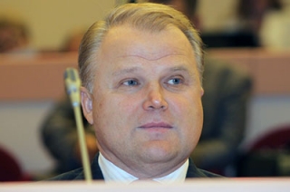 Глава Саратовстата задекларировал "Ниву", его жена – "Порше Кайен"