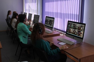 За пользование гаджетами саратовских учителей удаляют с ЕГЭ