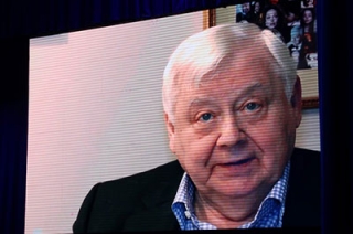 Сын медиков Олег Табаков поздравил саратовских врачей
