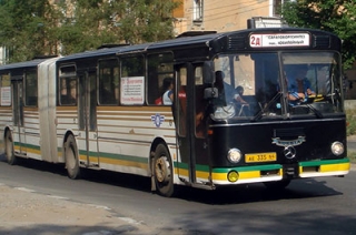 В центре Саратова в ДТП пострадала 81-летняя пассажирка автобуса