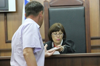 Алексей Панагушин принес в облсуд справку о беременности жены
