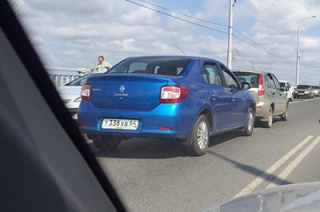 Небольшое ДТП на мосту спровоцировало пробки в Энгельсе
