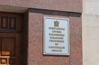 Пожилая женщина пыталась передать телефон сыну в колонию