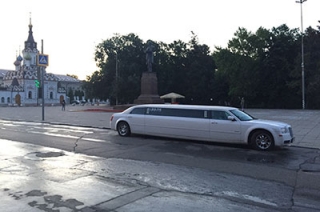 Адвокат Павел Дуксин просит эвакуировать лимузин с проспекта Кирова